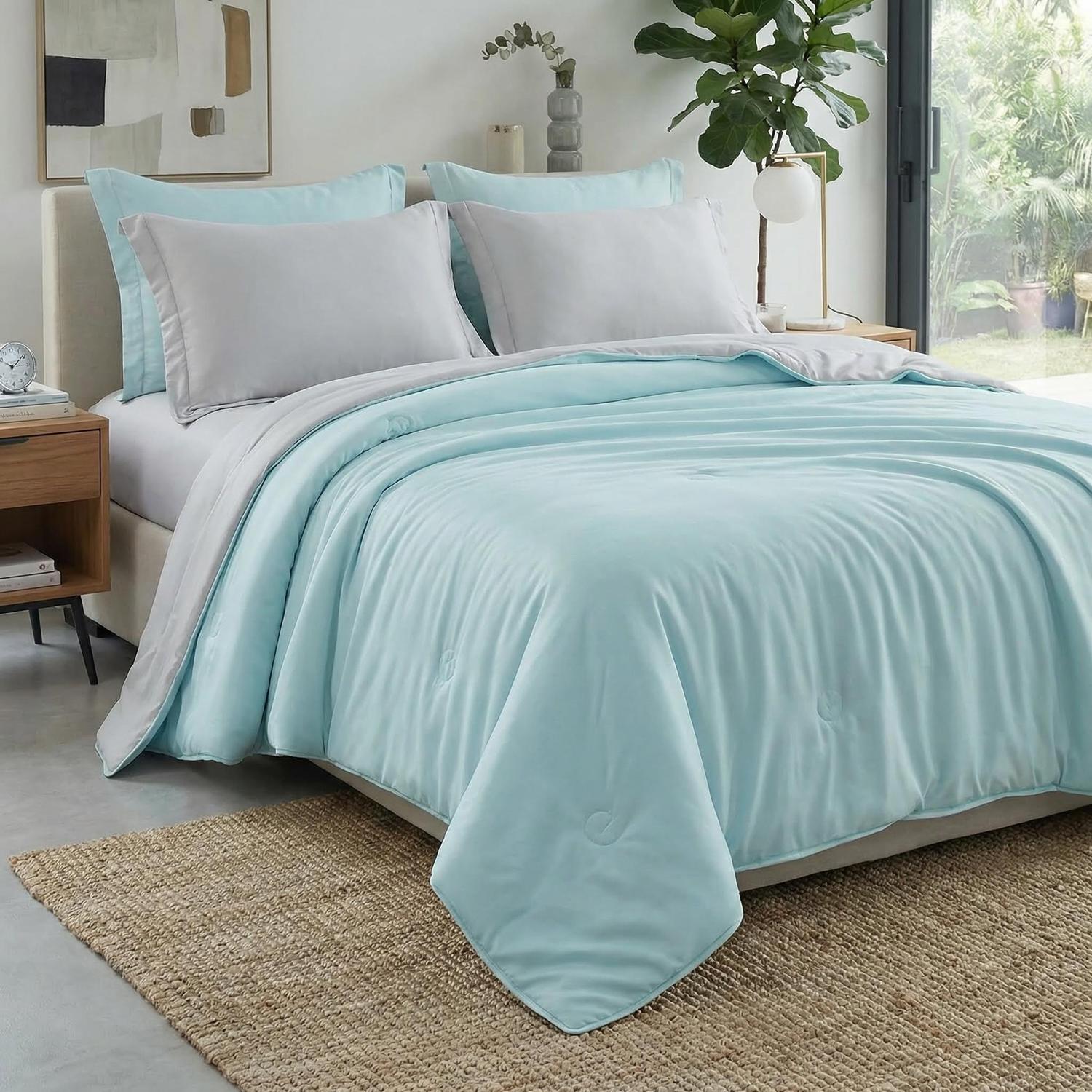 Lightweight Ice Silk Cooling Blanket for Warm Nights